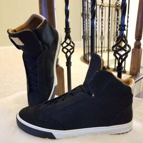 Louis Vuitton Men's Sneakers. - Picture 7 of 8